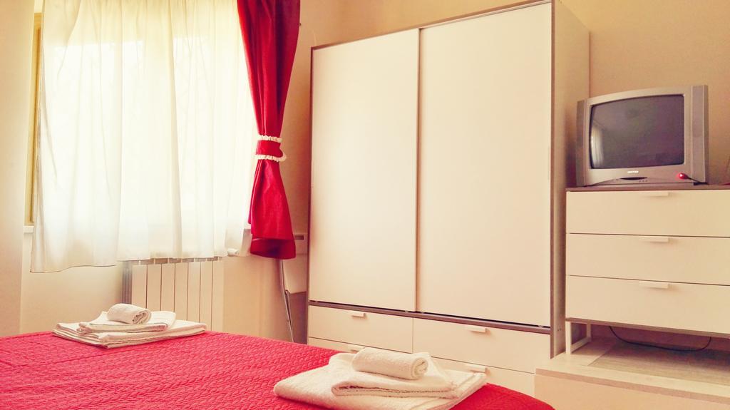 Bed&Breakfast Riccio&Lella Fiumicino Bagian luar foto