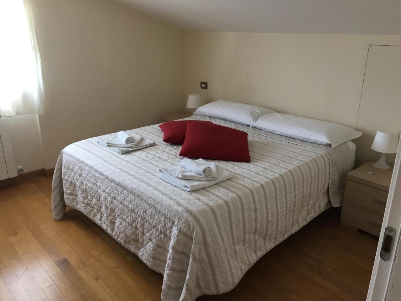 Bed&Breakfast Riccio&Lella Fiumicino Bagian luar foto