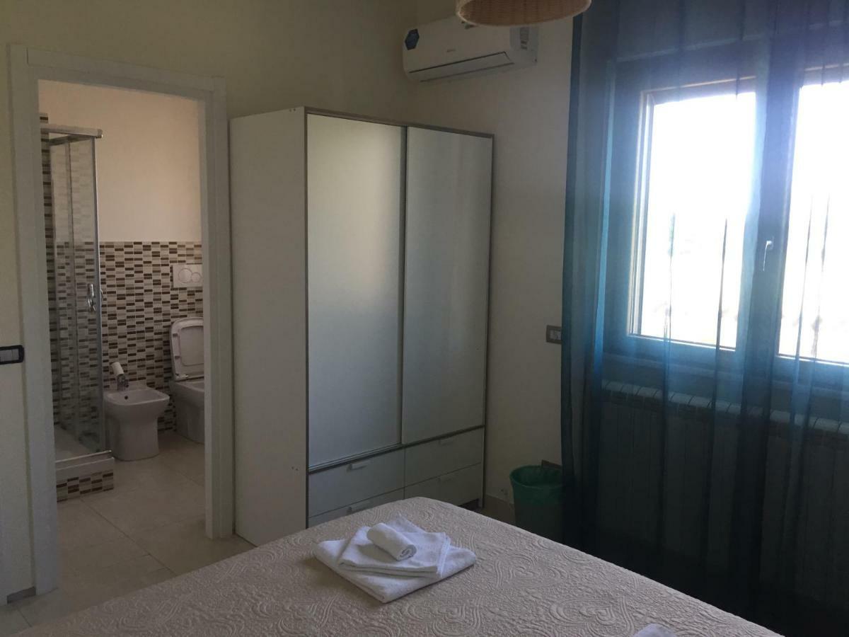 Bed&Breakfast Riccio&Lella Fiumicino Bagian luar foto